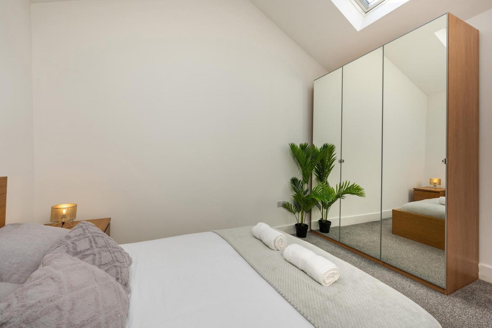 Stylish Two Bedroom Apartment By Central London With Garden Exterior photo